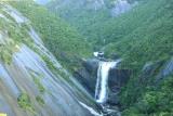 巨大な花崗岩と滝の絶景広がる千尋の滝