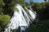 【オシンコシンの滝】「双美の滝」とも呼ばれており「日本の滝100選」にも選ばれています(イメージ)