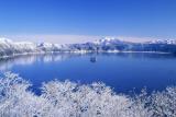 【摩周湖】冬期には結氷も見られる北海道を代表する神秘の湖（イメージ）