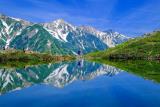 湖面に白馬三山の絶景を映す八方池