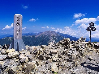 日本百名山にも選ばれる聖岳からは360度の大パノラマが広がります