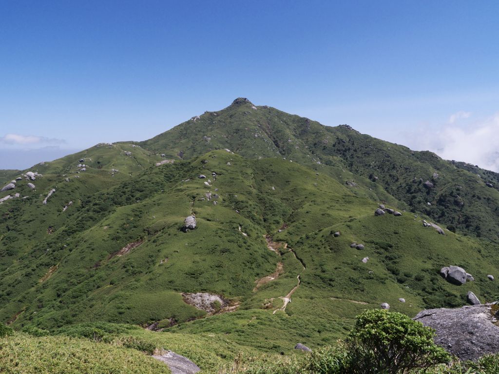 世界遺産にも登録される屋久島の最高峰・宮之浦岳