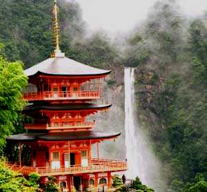 世界遺産・那智の滝(イメージ)◆熊野三山を正式な順に参拝