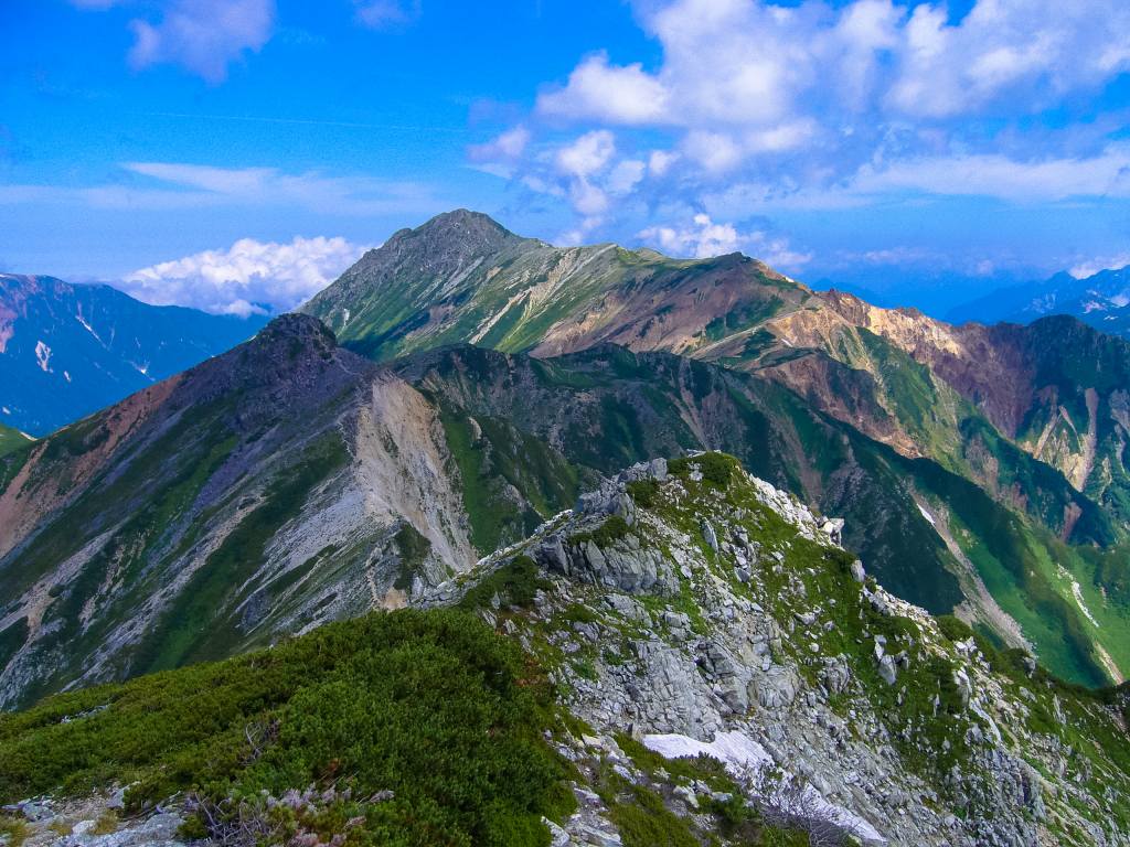 360度の大展望広がる日本百名山・水晶岳
