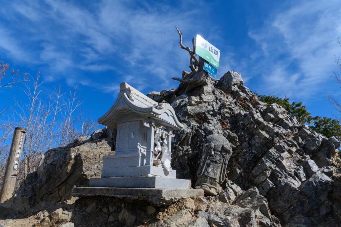 両神山の山頂(イメージ)