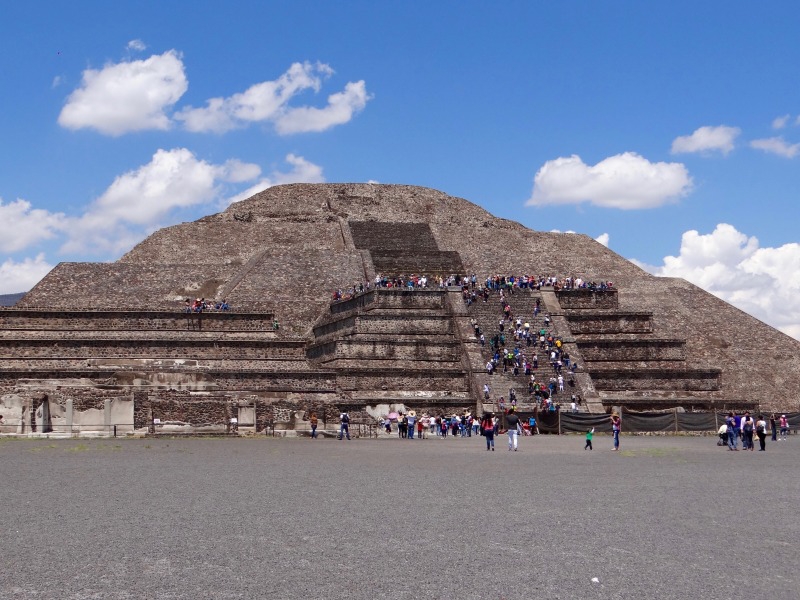 巨大なピラミッドが印象的な【世界遺産】テオティワカン遺跡