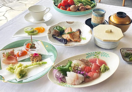 静岡で水揚げされたマグロを含む「クラブツーリズム特別静岡グルメ和洋コース」(1日目夕食・イメージ）