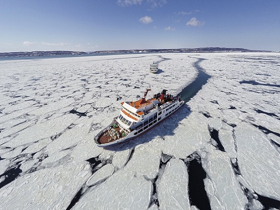 流氷砕氷船おーろら(イメージ)※流氷は自然現象のため見られない場合がございます