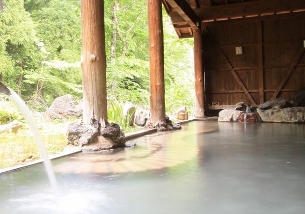 亀の井ホテル 田沢湖（旧：プラザホテル山麓荘）・露天風呂（イメージ）