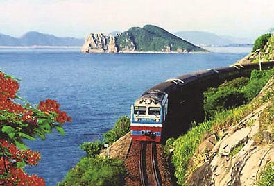 ベトナム南北統一鉄道（イメージ）★景観の美しいダナン〜フエ間をご案内します