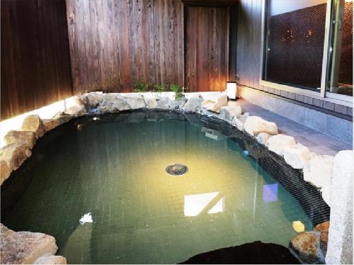 たびのホテル飛騨高山・大浴場露天風呂(イメージ)