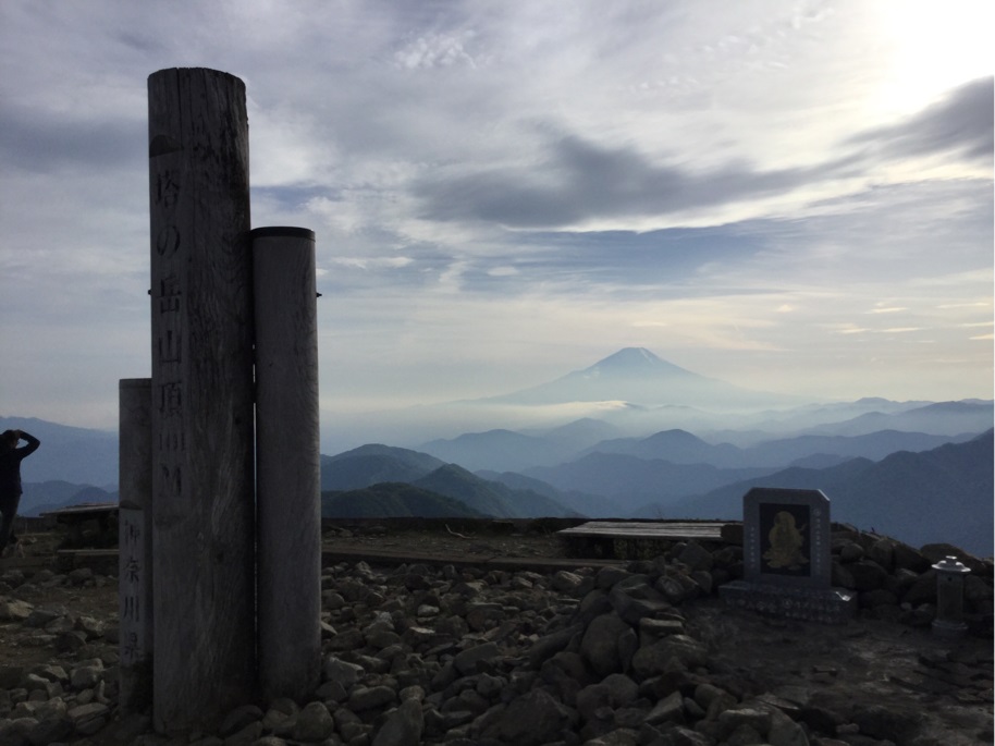 塔ノ岳山頂(イメージ)