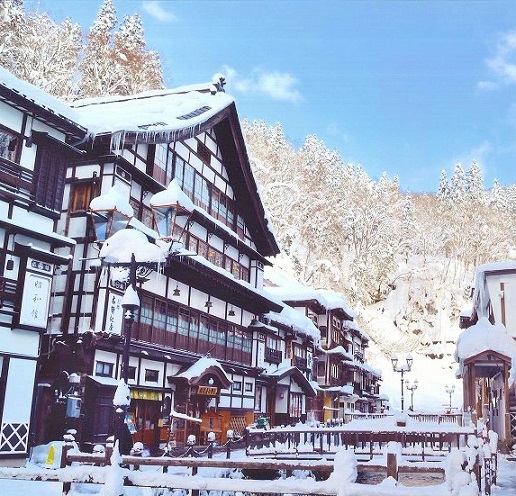 銀山温泉の街並み（イメージ）※雪景色はご覧いただけない場合がございます