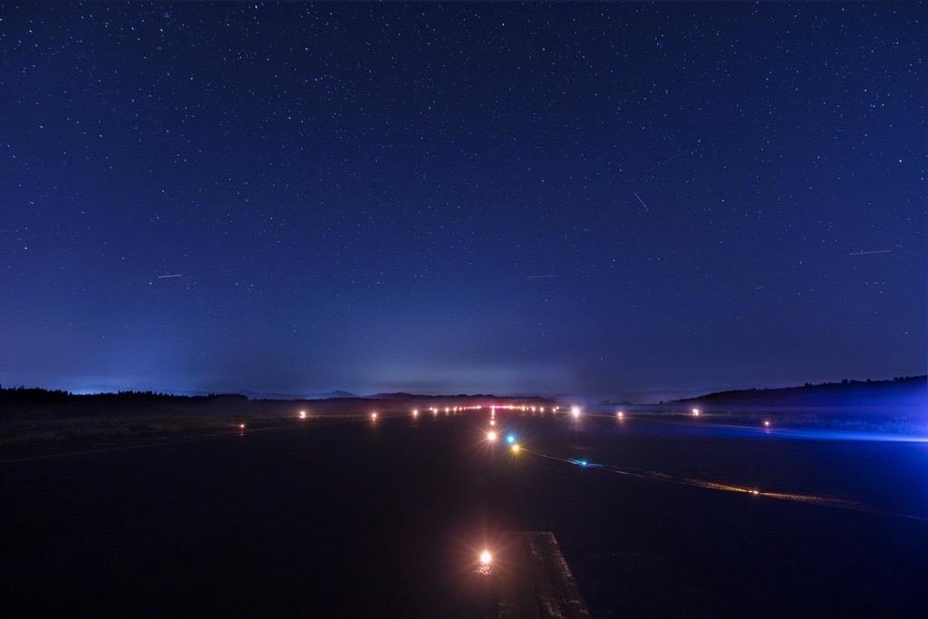 滑走路からの星空（イメージ） ※星空は天候によりご覧いただけない場合がございます