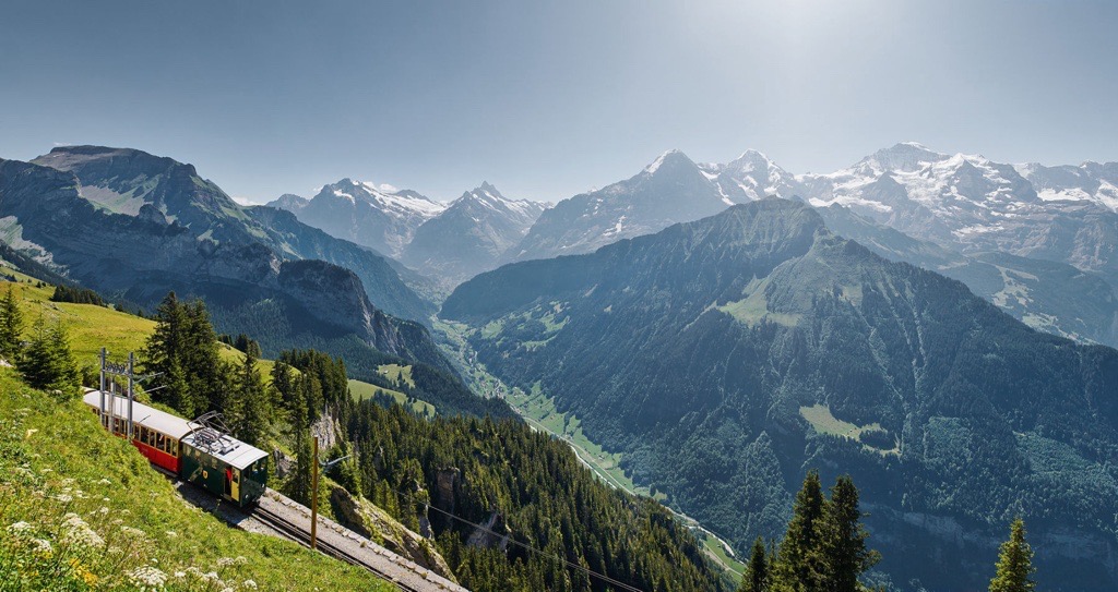 V[jQvbeoRS̎ԌɂʌwiC[Wj© Jungfraubahnen 2019