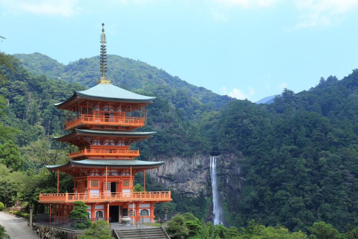 熊野古道 青岸渡寺・那智の滝をめぐります